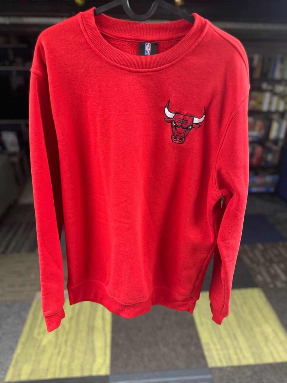 Chicago Bulls NBA Embroidered Red Crewneck Sweatshirt – Size Medium